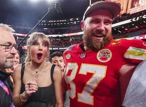 taylor swift updates : Taylor Swift with Travis Kelce at the Super Bowl!