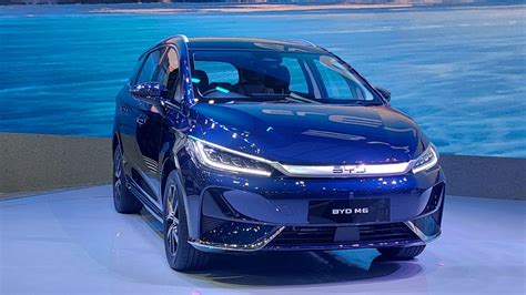 BYD M6 Sensasi Baru Mobil Listrik Di GIIAS 2024 Yang Menggemparkan