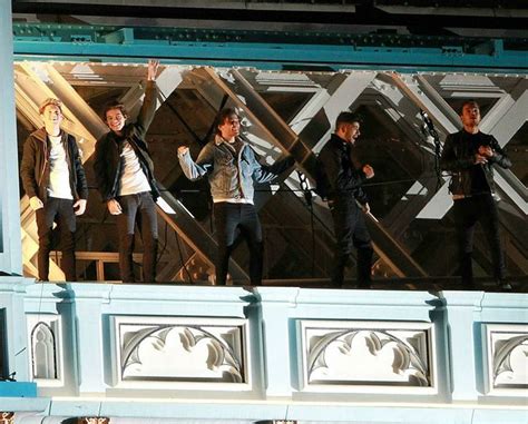 One Direction Filming The Mv For Midnight Memories On Top Of Tower