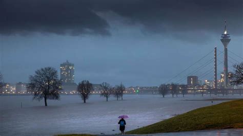 Unwetter Nrw Vollgelaufene Keller Und überflutete Straßen Möglich