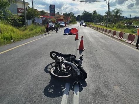 Motosikal Dirempuh Lori Warga Emas Maut Tercampak Malaysia Tribune