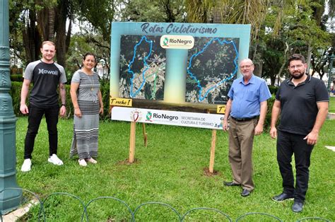 Prefeitura De Rio Negro Instala Placas Para Sinalizar As Rotas Do