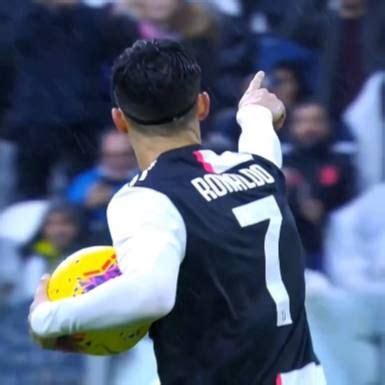 Pin di Sam su Cristiano ronaldo siiii nel 2024 Celebrità