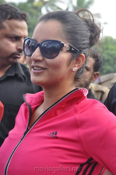 Tennis Player Sania Mirza Hot Veethi