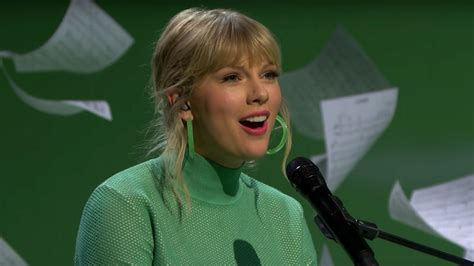 Taylor Swifts ‘saturday Night Live Performances Were Both So Intimate