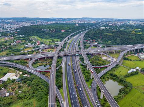 台北高速公路绿色建筑概念高清图片下载 正版图片305298459 摄图网