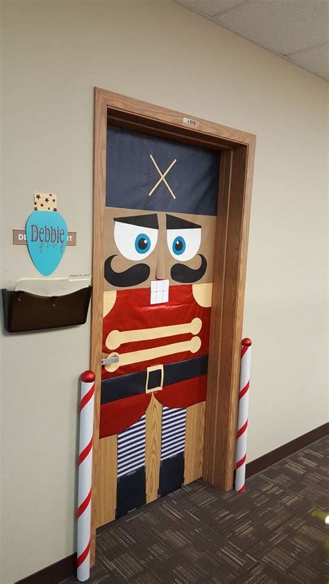 36 Diy Interesting Christmas Door Decorations Easy To Make