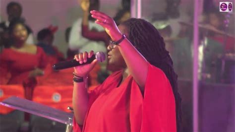 A Moment Of Worship With Tomi Favored Rccg Resurrection Parish Youtube