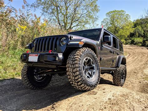 Mopar 2 Lift Kit With Fox Series Shocks For 18 19 Jeep Wrangler Jl 4