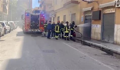 Taranto Incendio Distrugge Negozio Di Articoli Per La Casa