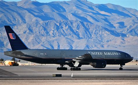 United Airlines Boeing 777 222 N771UA 2071 Cn 26932 3 Flickr