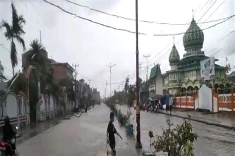 Kota Kualatungkal Jambi Dikepung Banjir Rob ANTARA News