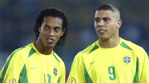 Qual A Fortuna De Ronaldinho Gaúcho - Fortuna de Ronaldinho Gaúcho é comparada com a de Ronaldo Fenômeno ...