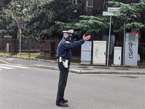 Saronno Investite Due Studentesse In Via San Francesco Il Saronno