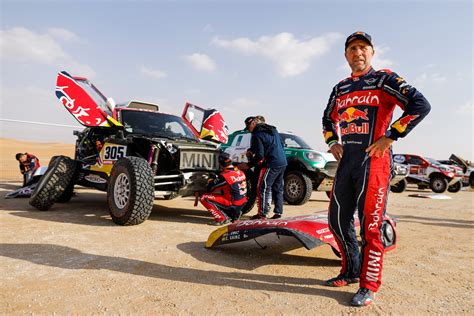 St Phane Peterhansel Dans Le Garage Muscl De Monsieur Dakar