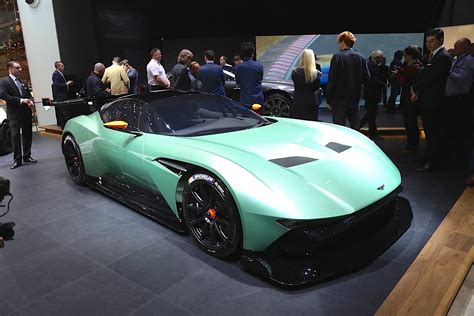 Aston Martin Vulcan Is A V 12 Powered Limited Edition Track Car