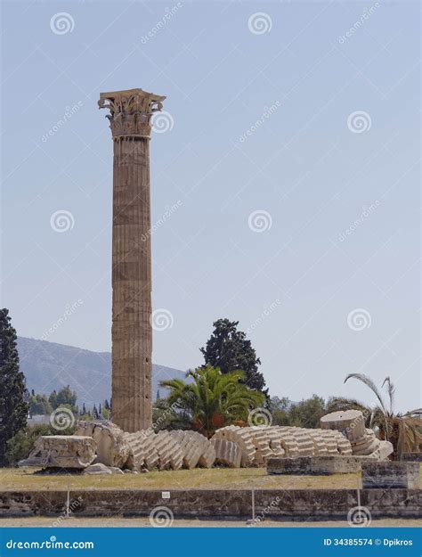 Temple Du Grec Ancien De Zeus Olympien Photo Stock Image Du Bleu