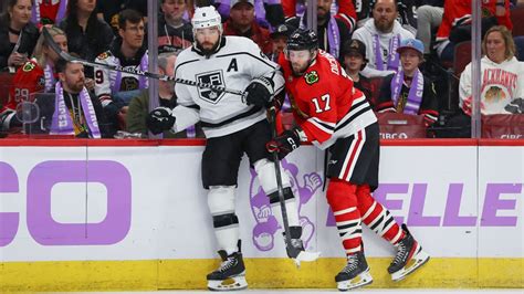 Toews Goal In Ot Gives Blackhawks 2 1 Win Over Kings