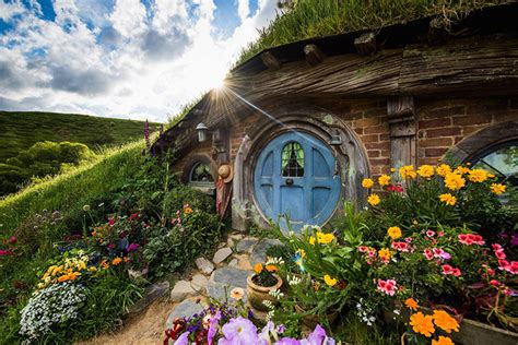 Hobbiton Tours, A Public Tour in New Zealand of the Real Hobbit Village ...