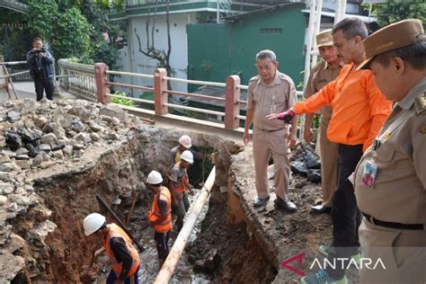 Jaktim Bangun Saluran Air Untuk Atasi Banjir Di Pasar Rebo ANTARA News