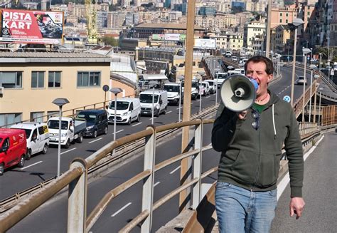 La protesta degli edili a Genova città bloccata dai cortei la Repubblica