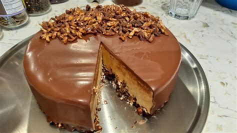 Dominique Ansels Peanut Butter Chocolate Crunch Cake 9gag