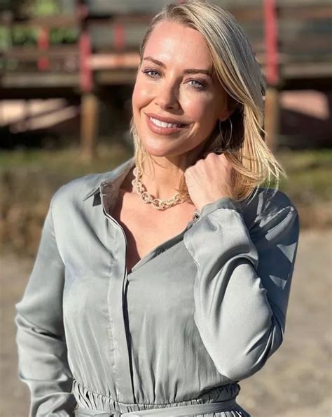 A Place In The Sun S Laura Hamilton Appears Nude As She Cheekily Covers Up With Sheets Daily Star