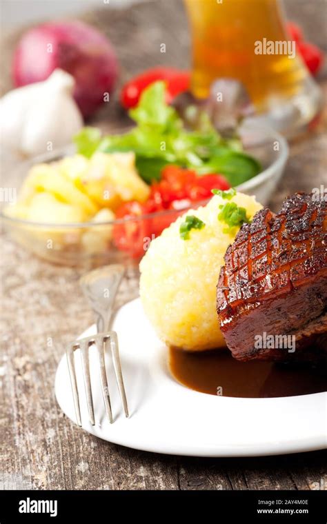 Bayerischer Schweinebraten Auf Einem Teller Hi Res Stock Photography