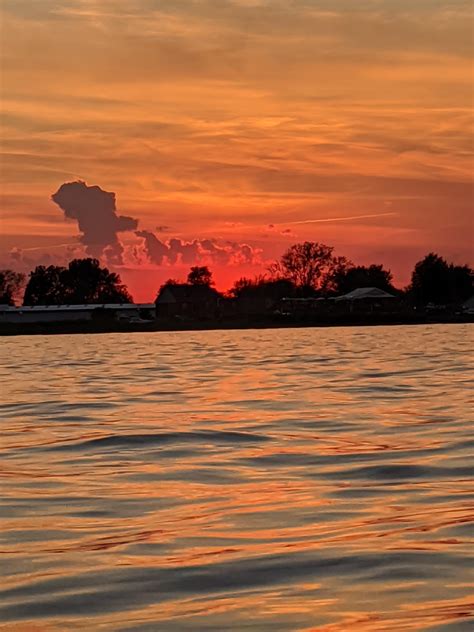 Beautiful Lake St Clair sunset : r/Michigan