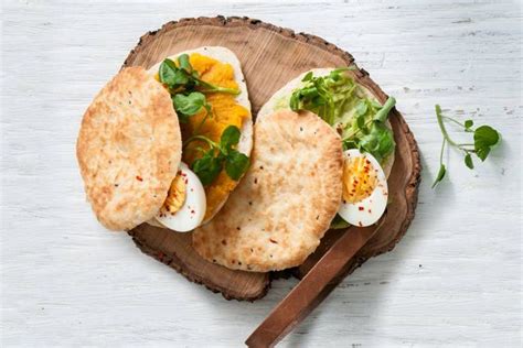 Naan Met Pompoenspread Of Pittige Avocado En Ei Recept Allerhande