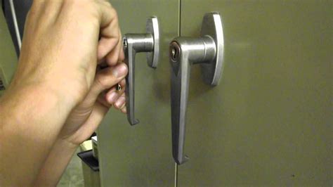 Picking The Lock On A File Cabinet With A Bobby Pin Youtube