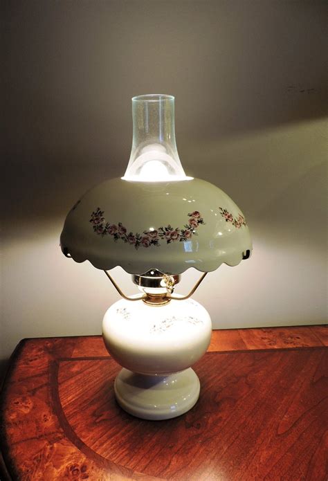 Vintage GWTW Style White Ceramic Table Lamp With Floral Design - Etsy