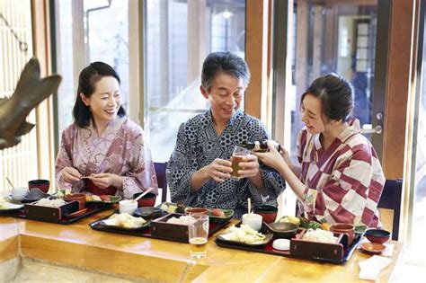 【親孝行】したいこと、されたら嬉しいこと。旅行、食事、プレゼント、おすすめはコレ！