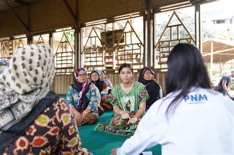 Nasabah Akui Manfaat Pnm Mekaar Bagi Usahanya Jadi Makin Berkembang