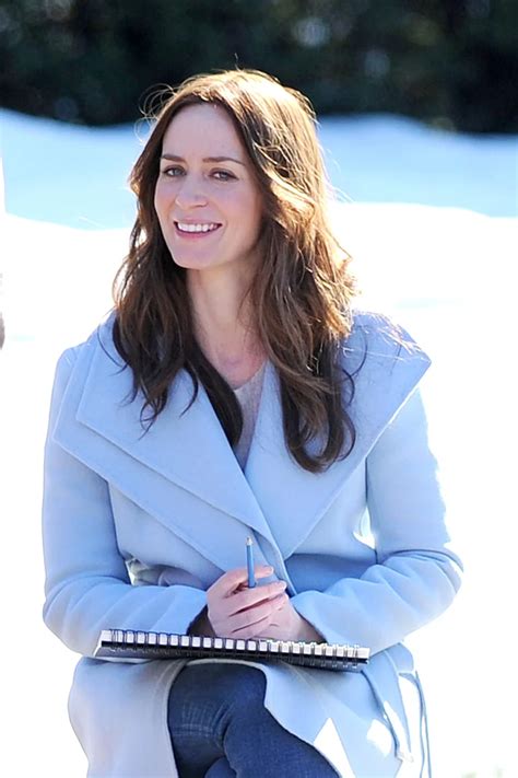 Photos Emily Blunt promène son petit baby bump sur le tournage de La