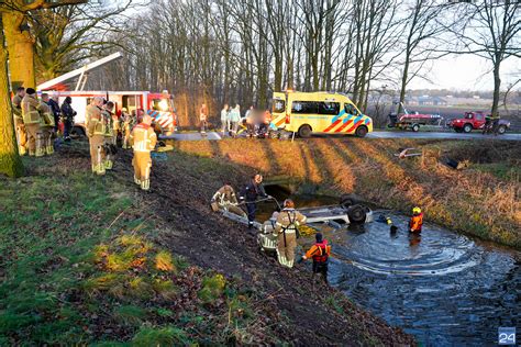 Auto Belandt Op De Kop In De Sloot Inzittende Overleden Nederweert24