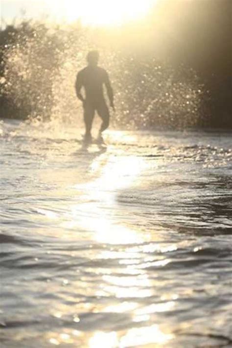 Những bộ ảnh nude bảo vệ môi trường bị ném đá tơi bời