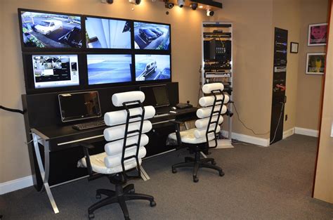 This is how i want the camera room to be like.... 6-10 monitors ...