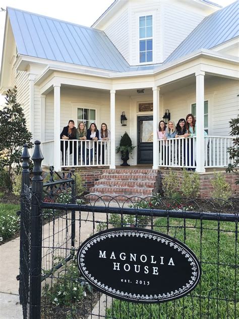 The Magnolia House Two Peas And Their Pod