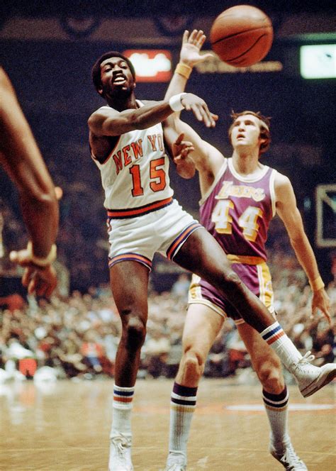 Knicks guard Earl “The Pearl” Monroe dishes out a... - SI Photo Blog