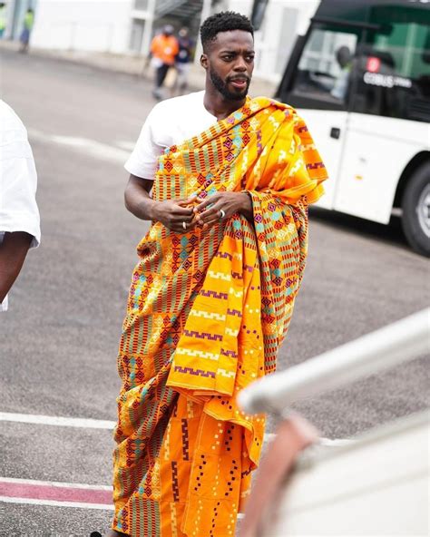 Seleção de Gana desembarca na AFCON trajes tradicionais conheça a