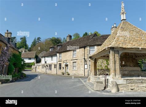 Market Cross Castle Combe Hi Res Stock Photography And Images Alamy