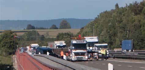 Fotostrecke Horb Rottenburg Unfall Auf A Anh Nger Kippt Auf