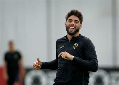 Corinthians faz treino em dois períodos e segue preparação para o