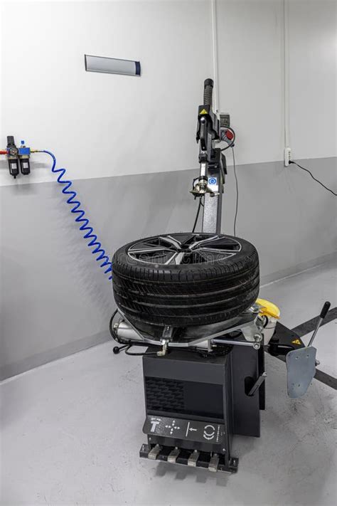 Car Wheel Balancing Service Car Wheel Balancing In Tire Service Stock