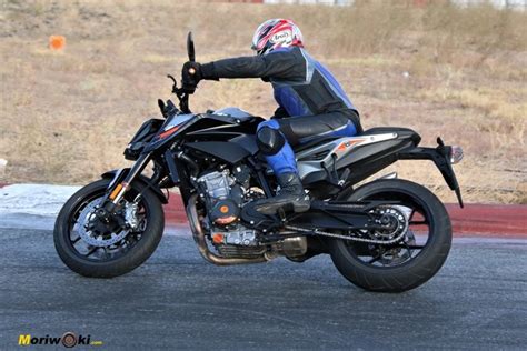 C Mo Te Sientes Conduciendo Una Naked En Calle Y Circuito