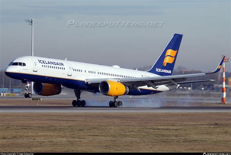 TF ISR Icelandair Boeing 757 256 WL Photo By Hugo Schwarzer ID