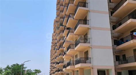 Bhk Apartment Flat For Sale In Pareena Laxmi Apartments Sector A