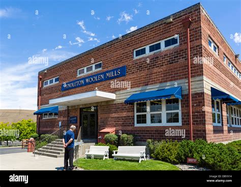 Pendleton Woolen Mill Store Hi Res Stock Photography And Images Alamy