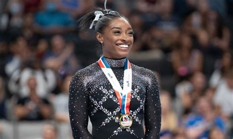 11 Glorious Photos Of Simone Biles Record Breaking…